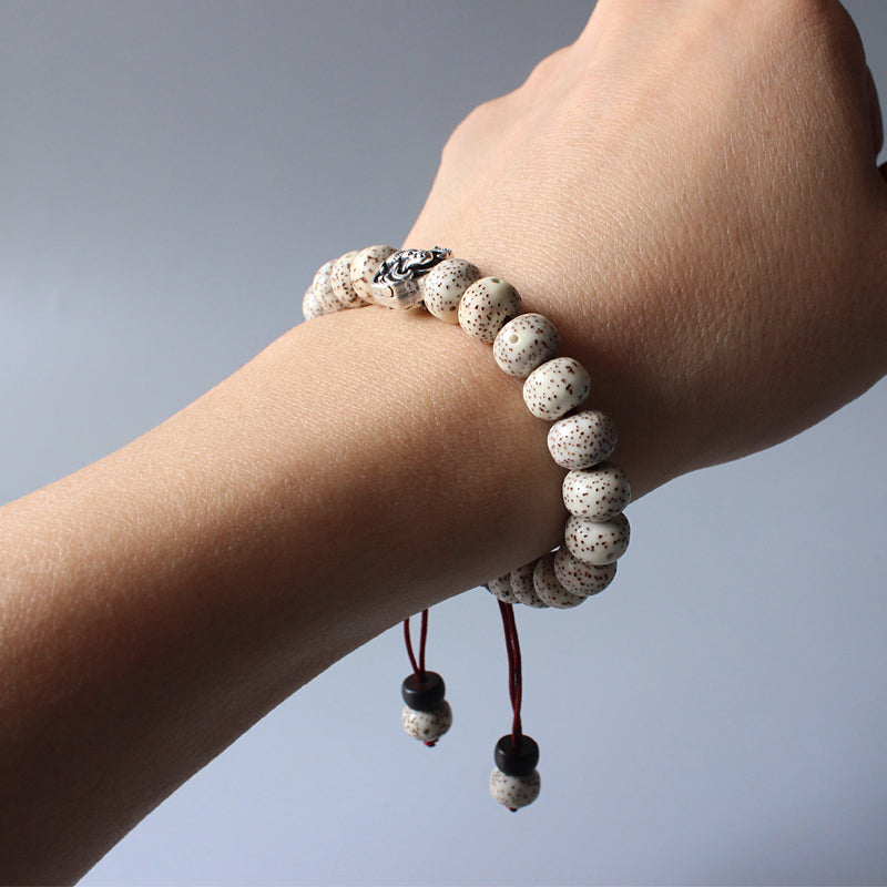 Buddhist Handcrafted Nature Sandalwood Enlightenment Bracelet with Bat Charm (Xingyue Bodhi Seeds)