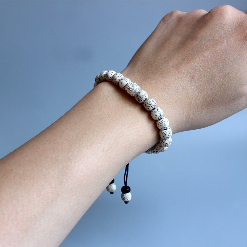 Buddhist Handcrafted Nature Sandalwood Bracelet for Fortune Charm (Moon-Star Beads & Bodhi Seeds)