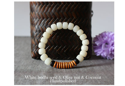 Buddhist Handcrafted Nature Sandalwood Awakening Buddha Bracelet (White Bodhi Seeds)