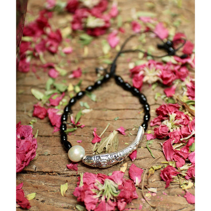Buddhist Handcrafted Nature Sandalwood Emotion-soothing Bracelet with Fish Charm (Black Stone & Natural Pearl)